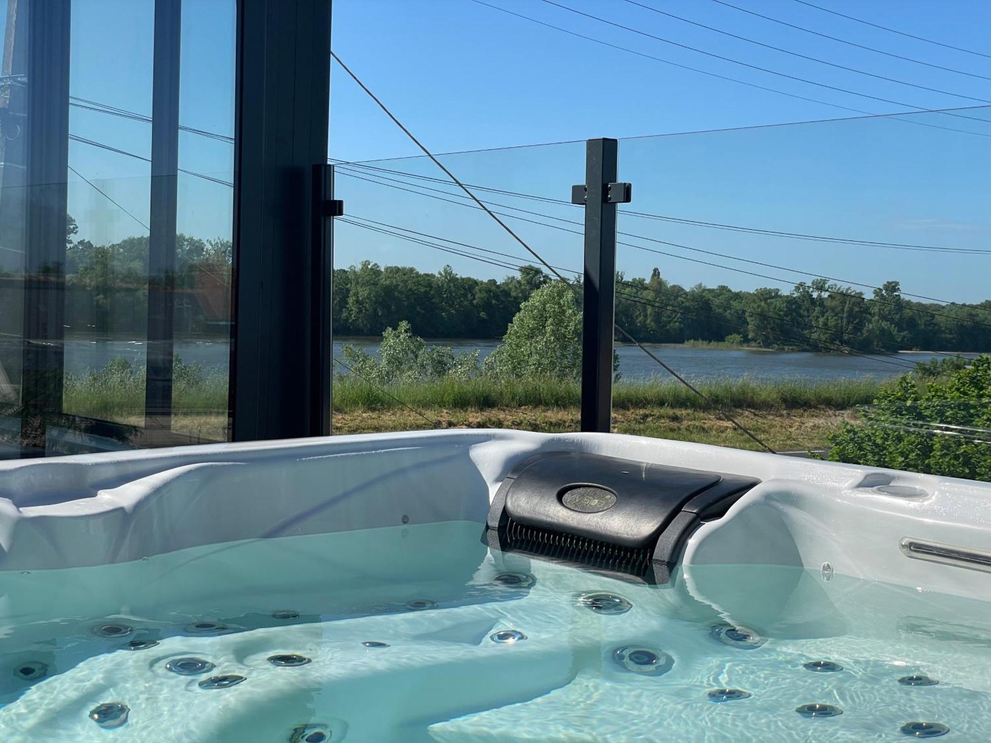 Jacuzzi Et Vue Sur Loire - Maison D'Hotes L'Odyssee La Chapelle-sur-Loire Exteriér fotografie